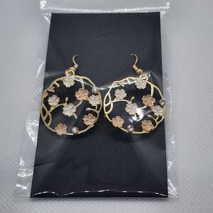 White and Pink Flowers Goldtone Earrings Sakura‎ Inspired Hypoallergenic Hooks